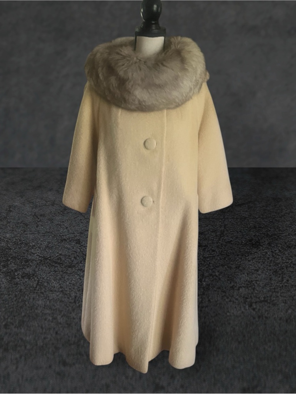 ***SOLD***Vintage Lilli Ann 50/60’s Fox Fur Collar cream mohair Swing Coat.